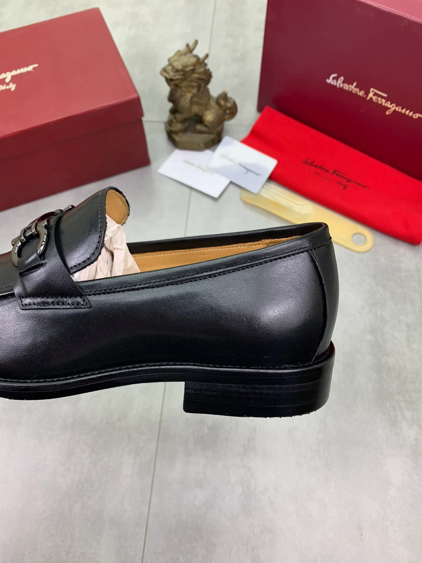 Men's men's shoes 💰P460💰[New style]🆘 Water-dyed cow lining [Ferragamo] Ferragamo's latest men's over-the-foot business leather shoes🇨🇳Official website original 1:1 molding💯The first layer is made of Italian imported calfskin➕Luxurious genuine cowhide lining, soft and comfortable🌴High-end atmosphere, the first choice for men with high taste🍍38-45 Black 🉑️Select